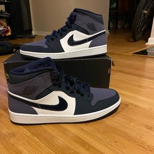 Jordan 1 mid purple osbidian (never been used)